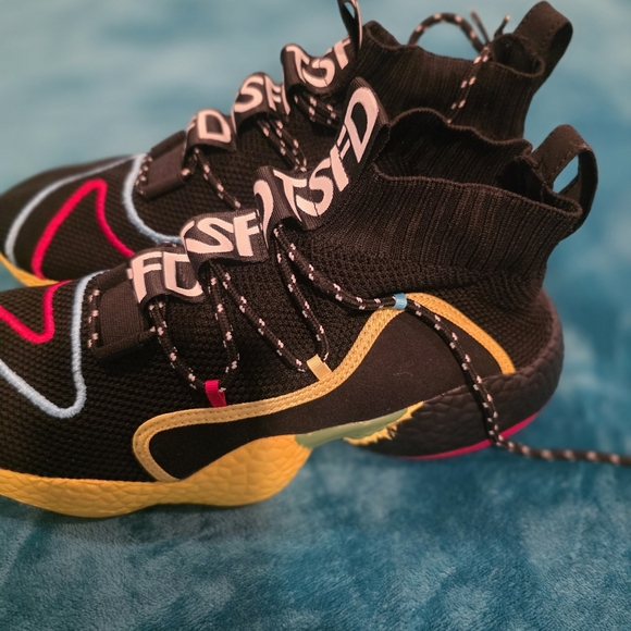 Adidas - Picture 2 of 12